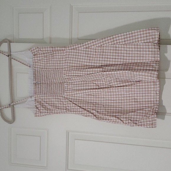 Abercrombie & Fitch mini dress. Beige and white checkered pattern, size medium - Picture 4 of 4